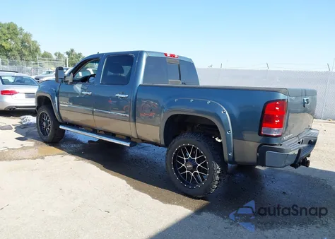 2011 GMC Sierra 2500Hd Denali z USA, uszkodzony, nr VIN 1GT125C82BF236050